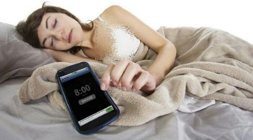 Mulai Sekarang, Coba Tinggalkan Kebiasaan Tidur Dekat Smartphone