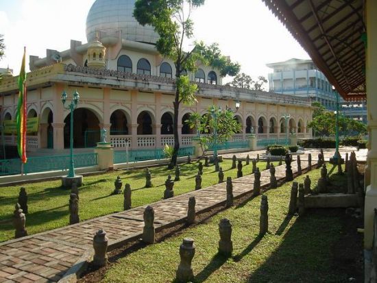 Berwisata ke Pekanbaru, Belum Afdol kalau Tak ke Mesjid Raya dan Makam Raja-raja