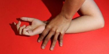 Akhirnya Saya Dinikahkan dengan Laki-laki yang Memerkosa Saya...