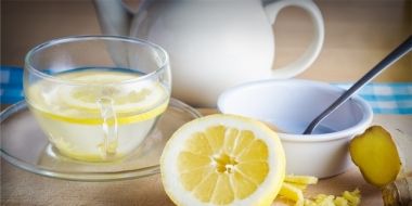 Khasiat Tersembunyi Meneguk Air Lemon Hangat di Pagi Hari