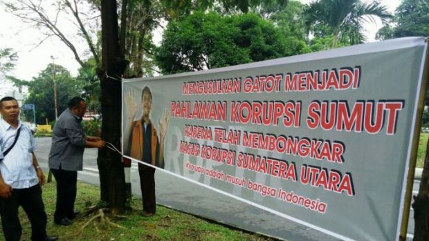 Spanduk Usulkan Gatot Pujo sebagai Pahlawan Korupsi Beredar di Sumut