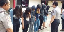 diduga-sedang-pesta-seks-6-mahasiswa-digerebek-ditemukan-botol-miras-dan-kondom