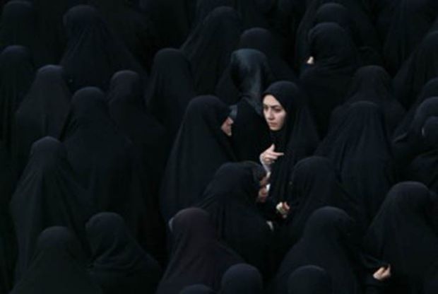Puluhan Model Ditangkap di Iran karena Berpose Tanpa Hijab