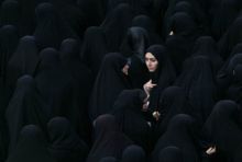 puluhan-model-ditangkap-di-iran-karena-berpose-tanpa-hijab