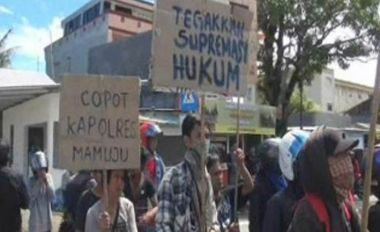 Protes karena Temannya Dianiaya 9 Polisi, Puluhan Mahasiswa Sandera Bus
