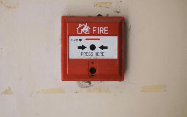 Fungsi dan Manfaat Sistem Fire Alarm Sebagai Keamanan Gedung Fungsi dan Manfaat Sistem Fire Alarm Sebagai Keamanan Gedung