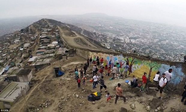 Oalah, Peru Bangun Tembok Pemisah Antara Si Kaya dan Si Miskin