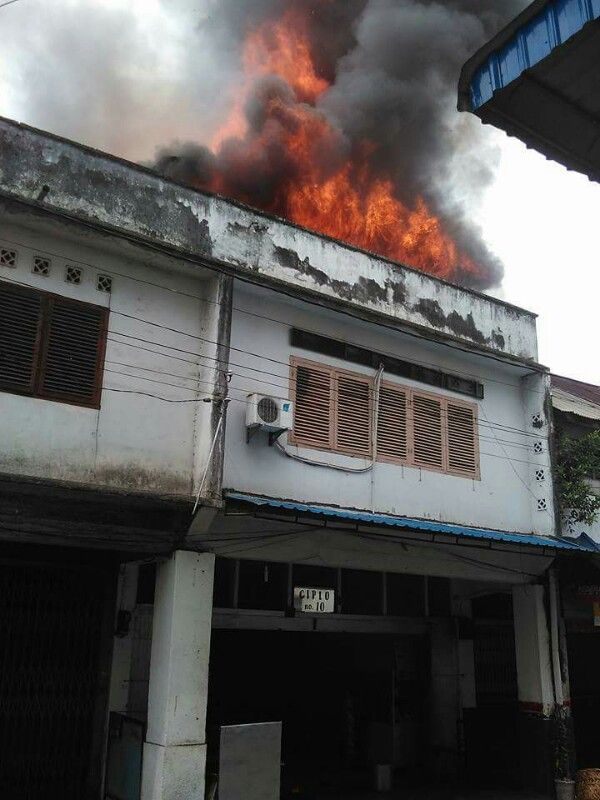 Rumah Makan Mi Pangsit 10 di Jalan Cipto Pematangsiantar Terbakar