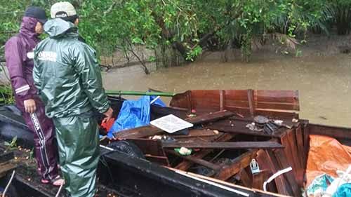 Pompong Berpenumpang Satu Keluarga Dihantam <i>Speedboat</i> Tak Dikenal di Perairan Pulau Kijang Inhil, Nakhoda Langsung Kabur dengan <i>Boat</i>-nya