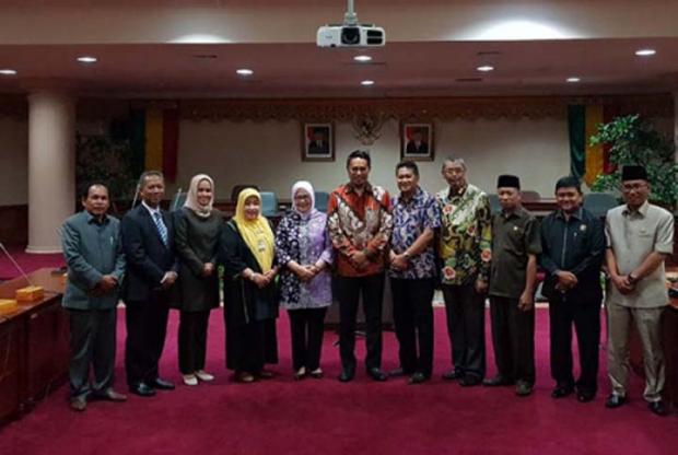 Rektor UIR dan Tiga Rektor Lain Teken MoU Tri Dharma Perguruan Tinggi dengan Ketua DPRD Riau