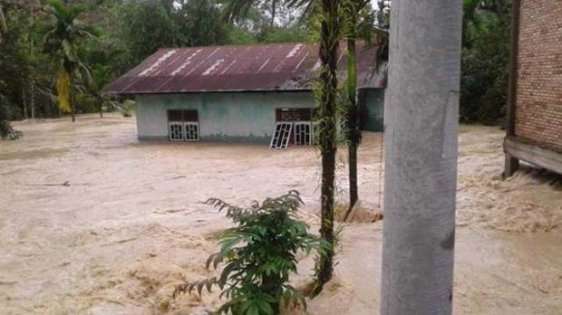 Diguyur Hujan Deras, 300 Rumah di Gunungtoar Kuantan Singingi Terendam Banjir