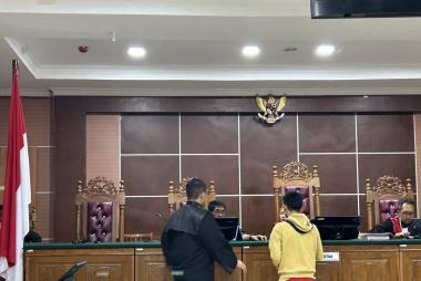 bfandi-ramadhan-abk-sabu-2-ton-baca-pledoi-sambil-menangis-mengaku-sebagai-tumpuan-keluarga-yang