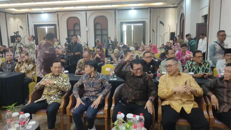 <b>Pesan Ketua Komisi I DPR RI sebelum Buka Rakornas KPI 2025: Jangan Banyak Aturan agar Investasi Tumbuh</b>