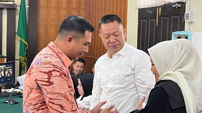 <b>Pj Sekda Pekanbaru Zulhelmi Arifin Mengaku Pernah Beri Tas Merek Bally dan Setor Rp70 Juta ke Eks Wali Kota Risnandar Mahiwa</b>