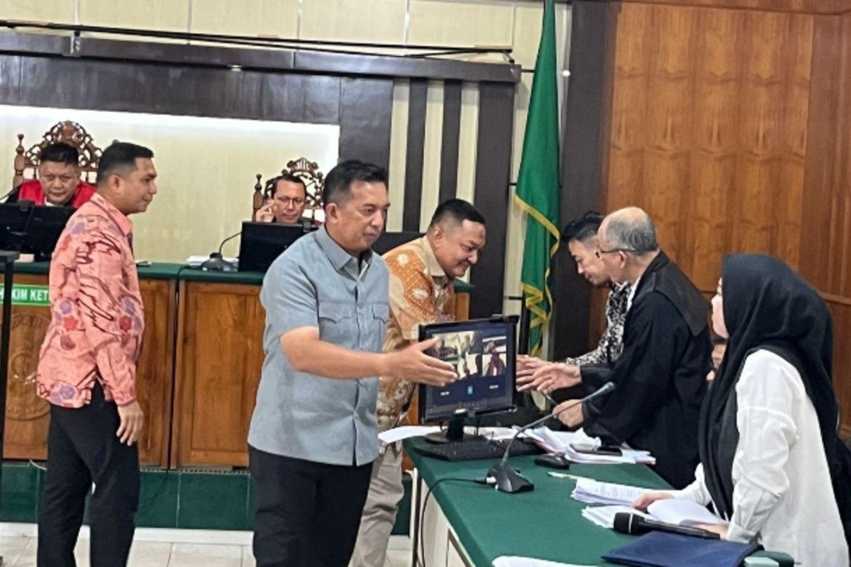 <b>Reaksi Hakim saat Pj Sekda Pekanbaru Bilang Beri Tas Mewah ke Risnandar, ”Lebih Baik untuk Anak Sekolah”</b>