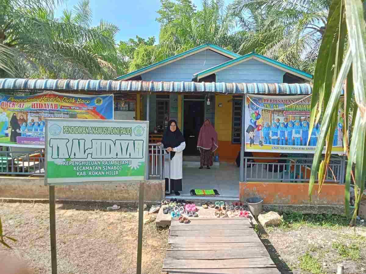 <b>Kepala Sekolah Al Hidayah Sinaboi Bantah Terima Dana CSR PT SPRH Rokan Hilir</b>