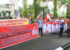 Massa Bertopeng Wakil Bupati Bengkalis Muhammad Demo Kejati Riau, Minta Kasus-kasus Sang Wabup di Masa Lalu Dibongkar