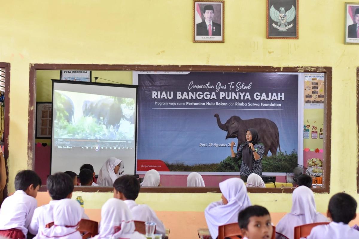 <i>Conservation Goes To School</i>, PHR Ajak Anak-anak Lestarikan Gajah dan Hutan Riau