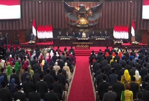 <b>17 Anggota DPR dan DPD RI Dapil Provinsi Riau Dilantik Hari Ini, Berikut Nama-Namanya</b>