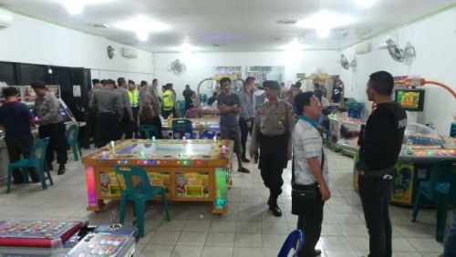 Buka hingga Subuh, Pengunjung Permainan Binggo di Jalan Riau Pekanbaru Kocar-kacir Dirazia Petugas Gabungan