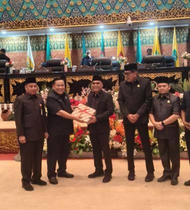 bsaat-paripurna-nota-keuangan-apbd-2026-dprd-riau-tekankan-transparansib