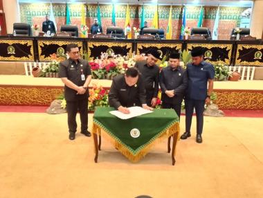 brapbd-riau-2026-disahkan-rp83-triliun-minus-rp12-triliun-diupayakan-dari-pajak-dan-retribusib