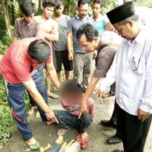 Polisi Tangkap Pemuda Pembawa Ganja 1,7 Kg di di Jalintim Desa Dusuntua Pangkalanlesung Pelalawan, Temannya Berhasil Kabur
