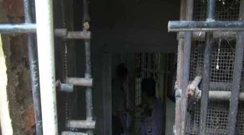 Tiga Tahanan Polsek Lirik Indragiri Hulu Kabur setelah Gergaji Terali Besi