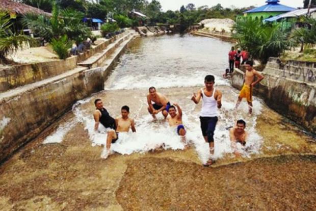Mencoba Sensasi Segarnya Mandi di Sungai Ajil Kelurahan Sungaipagar Kampar