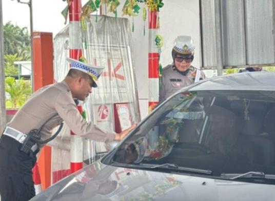<b>Ditlantas Polda Riau Gelar Patroli di Jalan Tol Permai</b>
