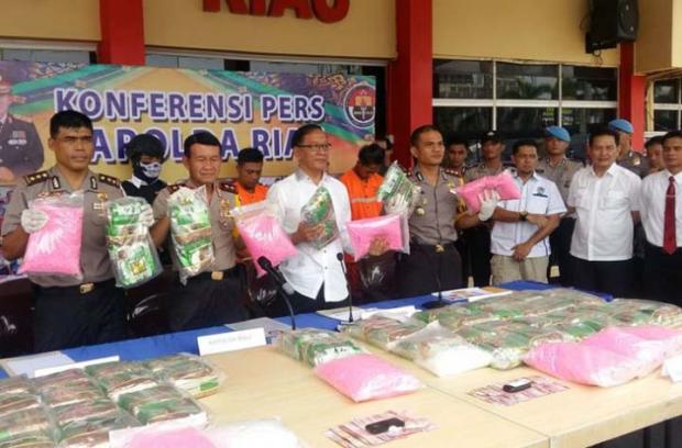 Berasal dari Malaysia, Polisi Gagalkan Penyelundupan 55 Kilogram Sabu dan 46.718 Pil Ekstasi Akan Diedarkan di Pekanbaru
