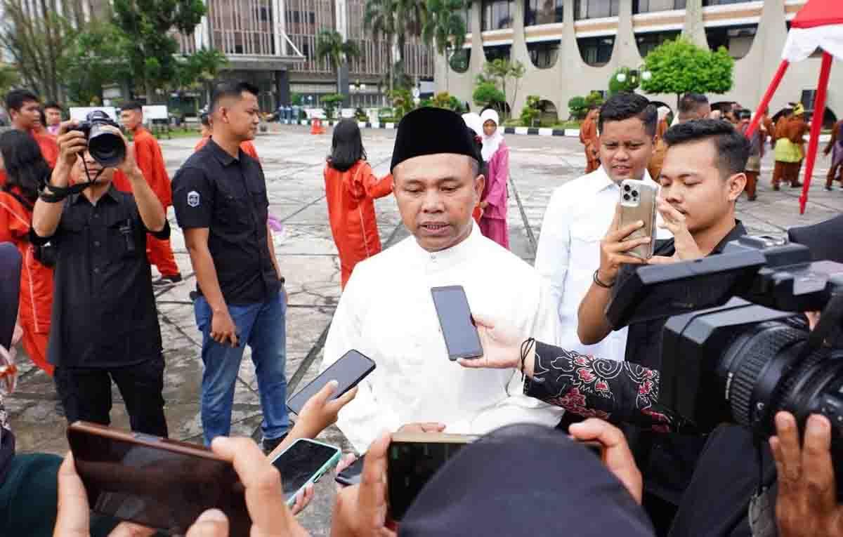 <b>Gubernur Abdul Wahid Perbolehkan Siswa SMA di Riau Gelar Acara Perpisahan, asal Sederhana dan Jangan Bikin Orang Tua Berutang</b>
