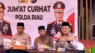 blewat-jumat-curhat-polda-riau-serap-aspirasi-warga-tenayanraya-siapkan-sim-keliling-di-tingkat