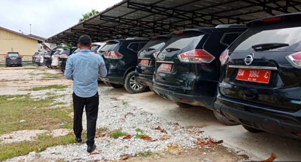 Bekas Mobil Dinas Anggota DPRD Pelalawan Ini 9 Bulan Teronggok di Parkiran
