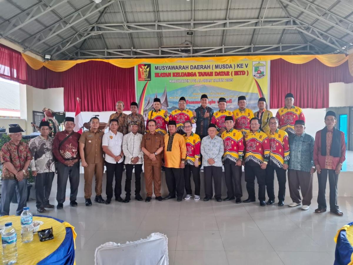 <b>Tak Mencalonkan Diri, Ramlan Tetap Dipilih Peserta Musda untuk Kembali Memimpin IKTD Pelalawan</b>