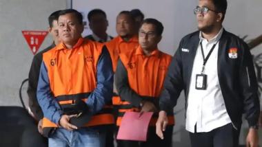 bbupati-dan-sekda-kuantan-singingi-riau-ditahan-kpkb