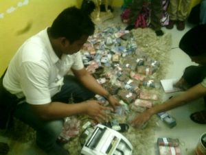 Polisi Pekanbaru Temukan Uang Miliaran Rupiah dan Ratusan Paket Sabu di Rumah Gembong Narkoba, Ini Penampakannya!