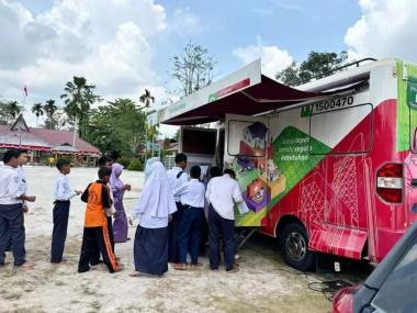 dengan-rp1000-pelajar-sudah-bisa-buka-tabungan-di-brk-syariah-kini-sudah-500-anak-siak-yang-jadi