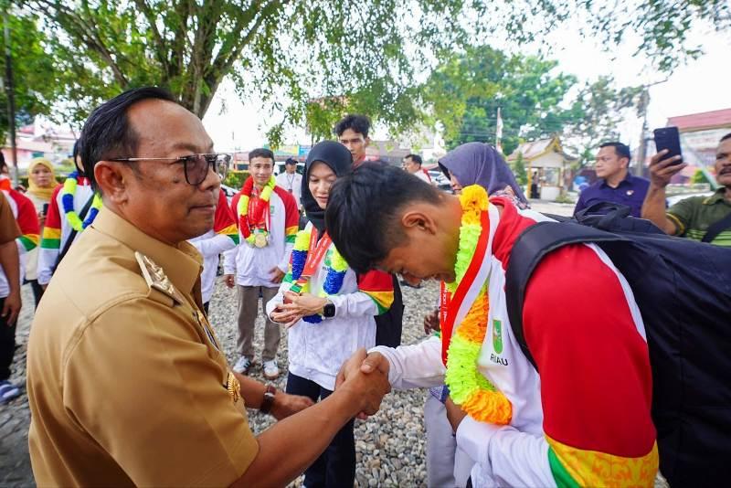 Pj Gubri Sambut Atlet Senam Peraih 6 Medali Emas PON XXI Aceh-Sumut, Penyemangat Cabor Lain