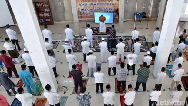 Gubernur Riau ”Lawan” Virus Corona dengan Salat Hajat