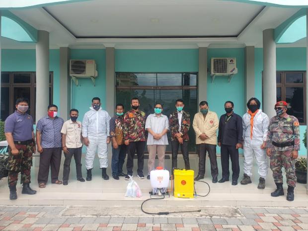 Milad ke-55 Kokam, Pemuda Muhammadiyah Riau Gelar Penyemprotan Disinfektan dan Pembagian Bibit