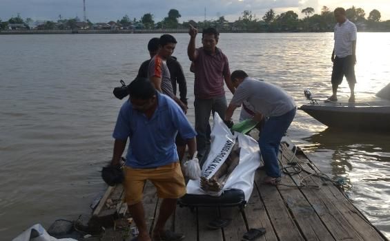 Lagi Bawa Penumpang Menuju Pulau Kijang, Nakhoda Speedboat Kaget Melihat Sesosok Mayat Mengapung di Sungai Gangsal Inhil