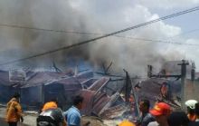 breaking-news-kebakaran-hebat-di-jalan-wonosari-pekanbaru