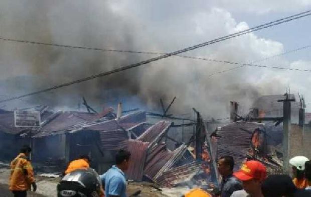 Api Diduga Berawal dari Gerobak Bakso, Kebakaran di Jalan Wonosari Marpoyan Damai Sudah Hanguskan 13 Bangunan