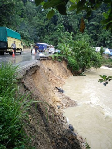 Hati-hati, Jalan Lintas Sumbar-Riau via Kiliranjao-Telukkuantan Juga Terancam Putus karena Ambles