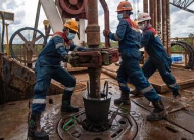 reputasi-makin-diakui-pt-bumi-siak-pusako-raih-top-bumd-awards-2023