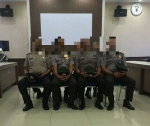 Disaksikan Para Istri, 8 Oknum Polisi di Pekanbaru Dimasukkan ke Ruang Khusus sebagai Hukuman karena Pakai Narkoba