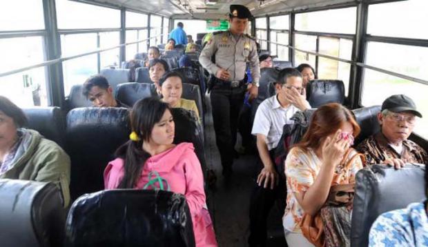 Polisi di Riau Langsung Jadi Penumpang Kawal Kendaraan Mudik agar Sopir Tak Ugal-ugalan