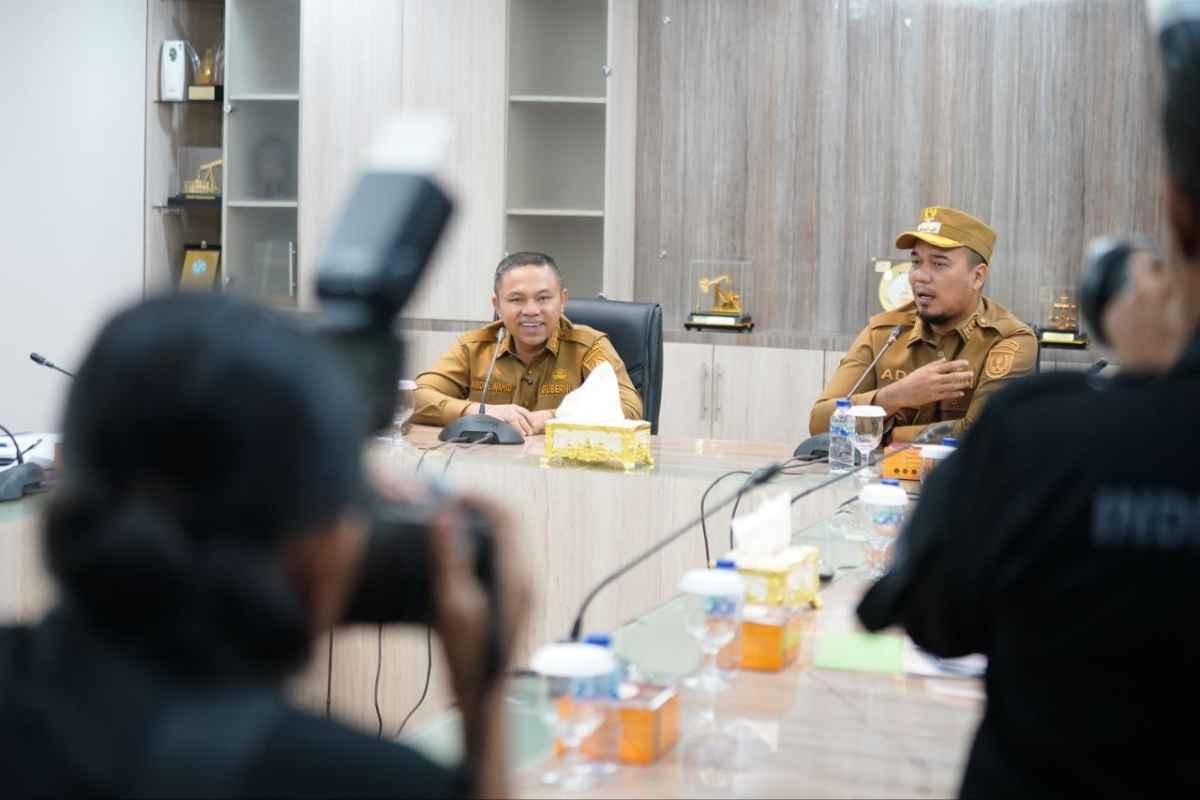 <b>Bupati Inhu Sampaikan Tunggakan BPJS Rp74 Miliar ke Gubernur Riau</b>