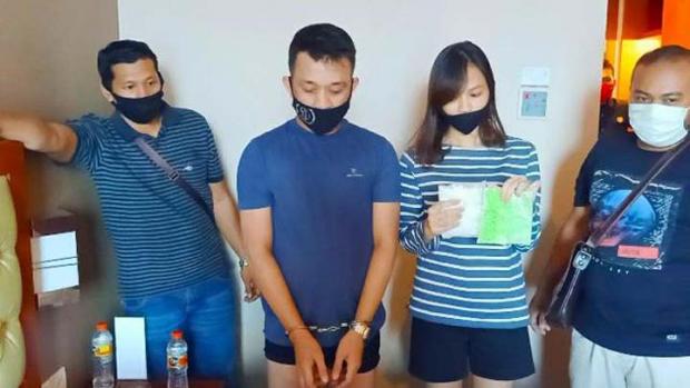 Dua Sejoli Kurir Narkoba Lintas Provinsi Tertangkap di Riau; Selalu Memanfaatkan Panggilan Terakhir saat Masuk ke Pesawat